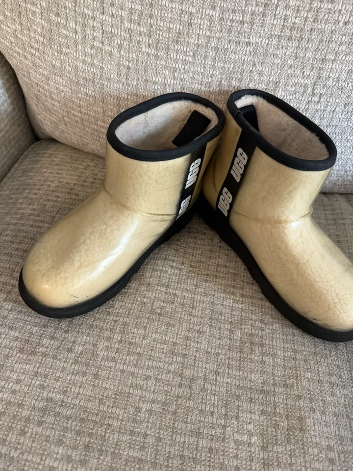 Ugg Girls Classic Clear Mini 2 Size 4 Boots White Black Ankle Outdoor Winter - Image 2 of 4