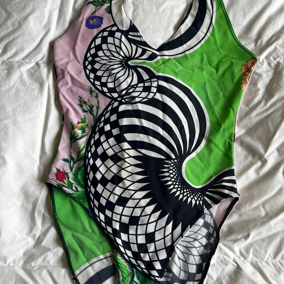 Gianni Versace Versus vintage 1990s iconic green op art print halter swimsuit 38 - Image 3 of 4
