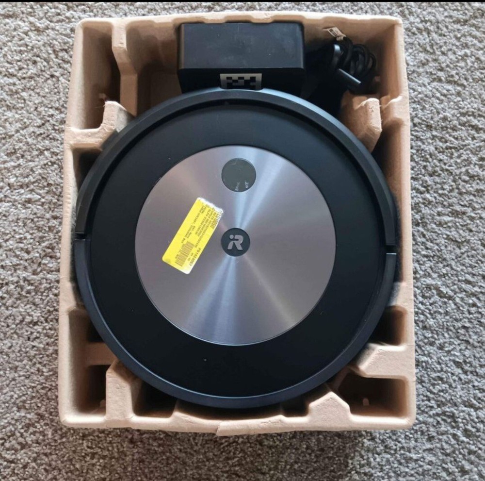iRobot Roomba j7 Robotic Vacuum Cleaner 7150 WiFi Connected Graphite