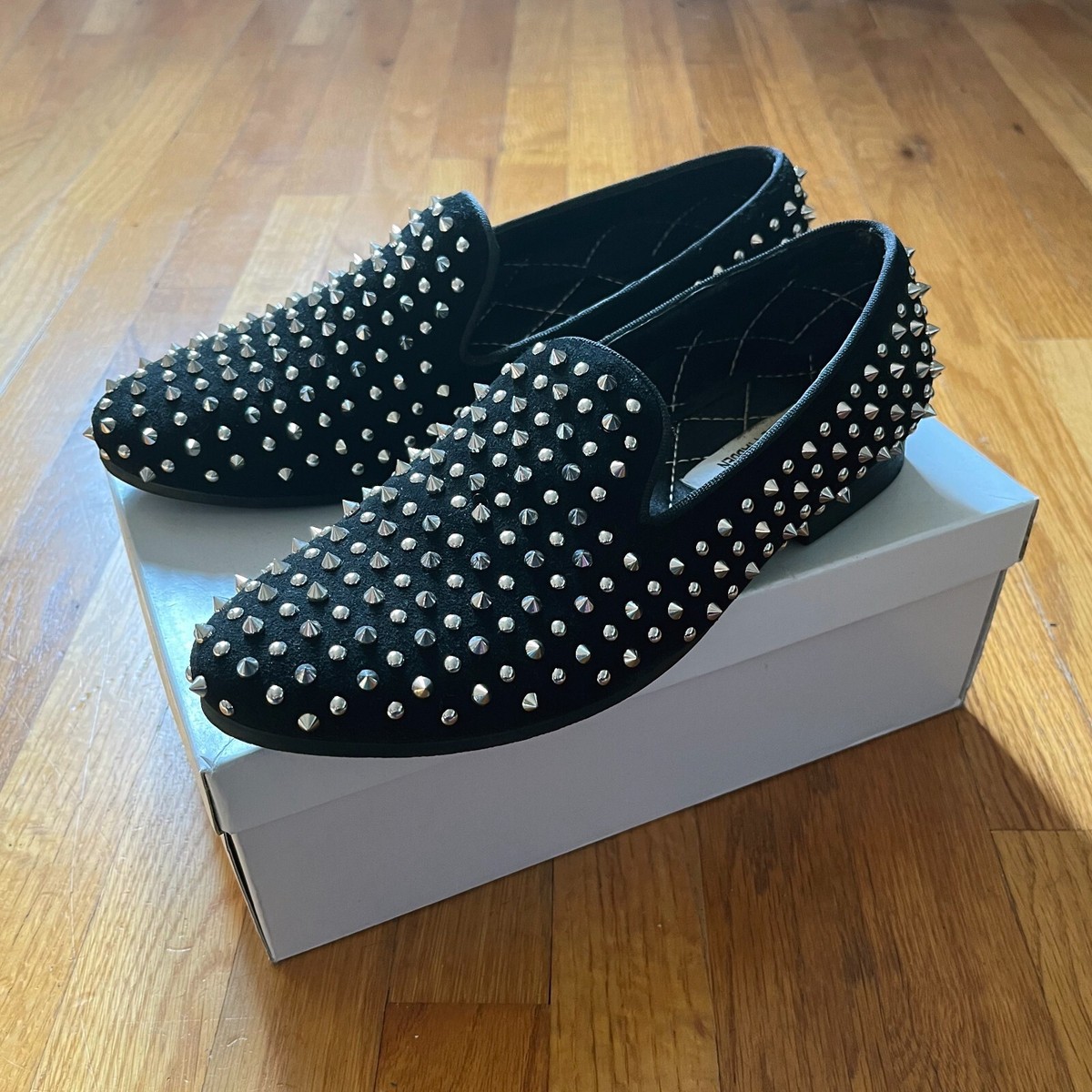 STEVE MADDEN Suede Black Spike Studded Slip On Shoe Loafer STEVE MADDEN Suede Black Spike Studded Slip On Shoe Loafer