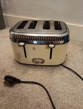 Russell Hobbs 4 Slice Toaster. Cream . Retro Ribbon Model