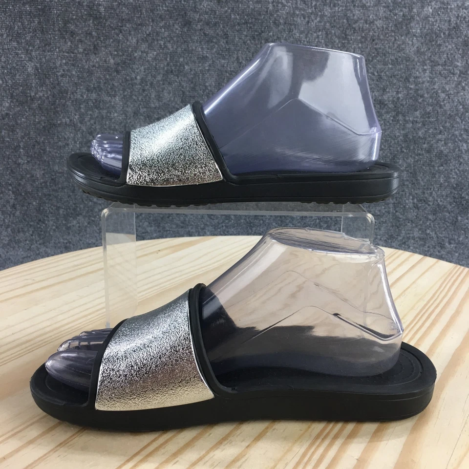 Sandalias Crocs para mujer 7 plateadas Sloane brillo deslizables punta abierta informales planas 206921 Foto 2 de 4