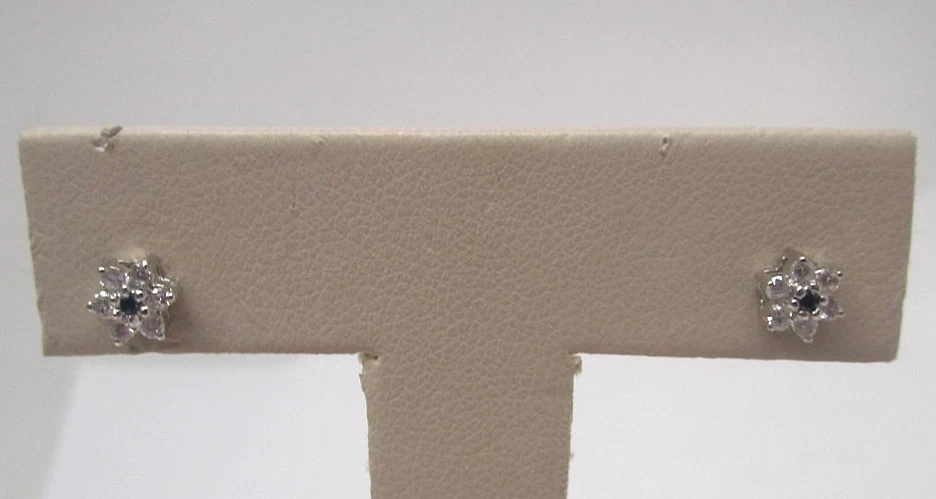 14k White Gold and Natural Diamond and Sapphire Stud Earrings .15ct TW Diamonds - Image 2 of 4