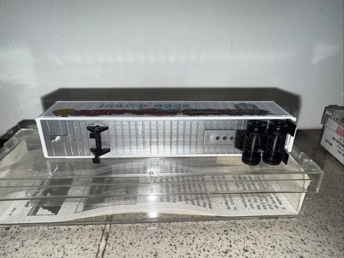 Rimorchio furgone Micro-Trains Linea N Gauge BN Intermodal Route Rock 45' con graffiti - Foto 3 di 5