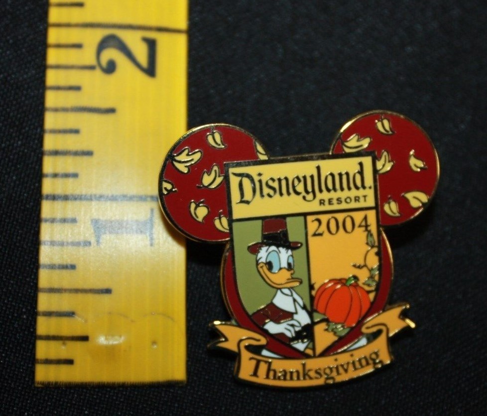 Disney Disneyland Resort Thanksgiving 2004 Winter Snow free shipping USA used 