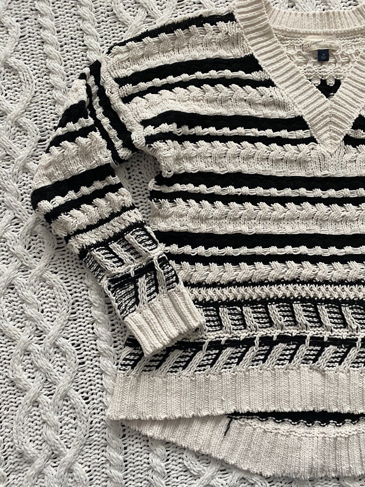 Universal threads medium sweater black white cozy… - image 2