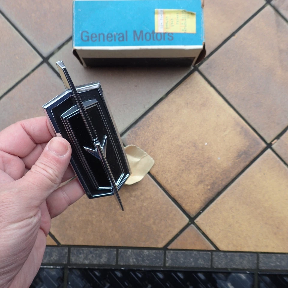 1970-72 Oldsmobile Delta 88 header panel emblem, NOS! 410575 - Image 3 of 4