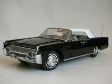 Lincoln Continental 1961 4-door Convertible Die-cast Model.124 By Franklin Mint