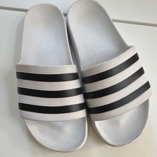 adidas Adilette Badelatschen weiß schwarz 42...