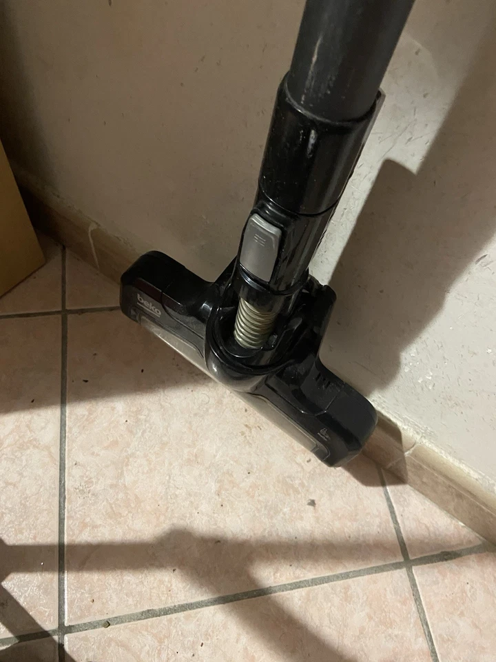 Beko VRT70925VB 0,7L Scopa Elettrica Senza Sacchetto - Nera/Argento Per Ricambio - Immagine 2 di 2