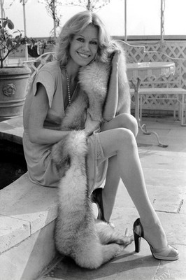 Suzanna Leigh 11'' x 8.5'' inch Hochglanz Foto Nr17