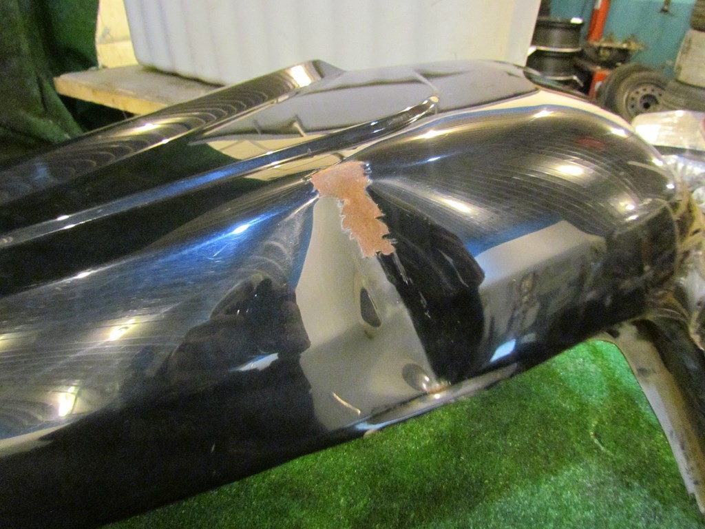 2001 Bentley Arnage LH Driver Fender (Major Dents AS IS)