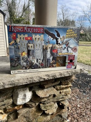 Mega Bloks 96121 Legends King Arthur BATTLE ACTION CASTLE 550 PCS. Micro Motion