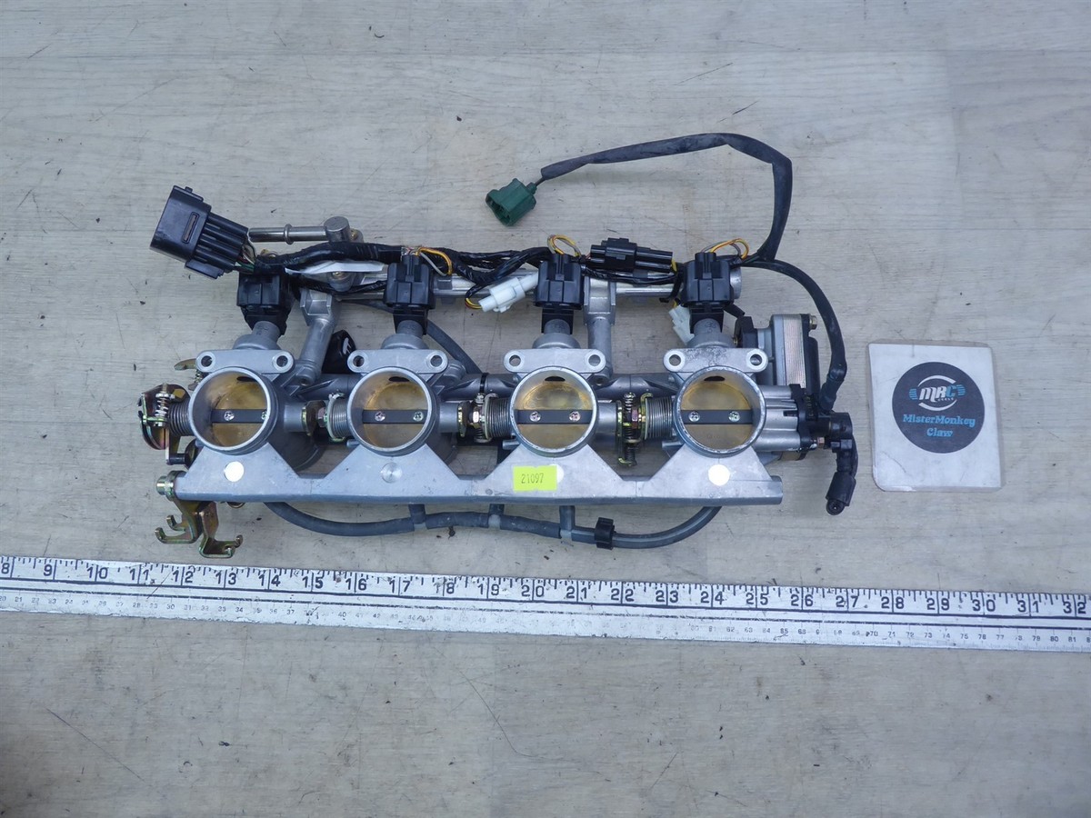 2007 Suzuki GSXR600 GSX R600 S21097) Mikuni throttle bodies rack