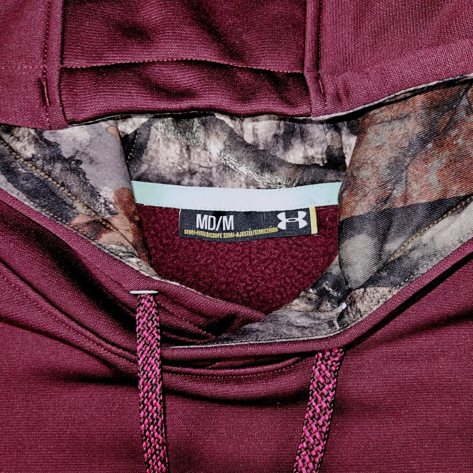 Sudadera con capucha para mujer Under Armour borgoña con logotipo de camuflaje Storm mediana Foto 3 de 4