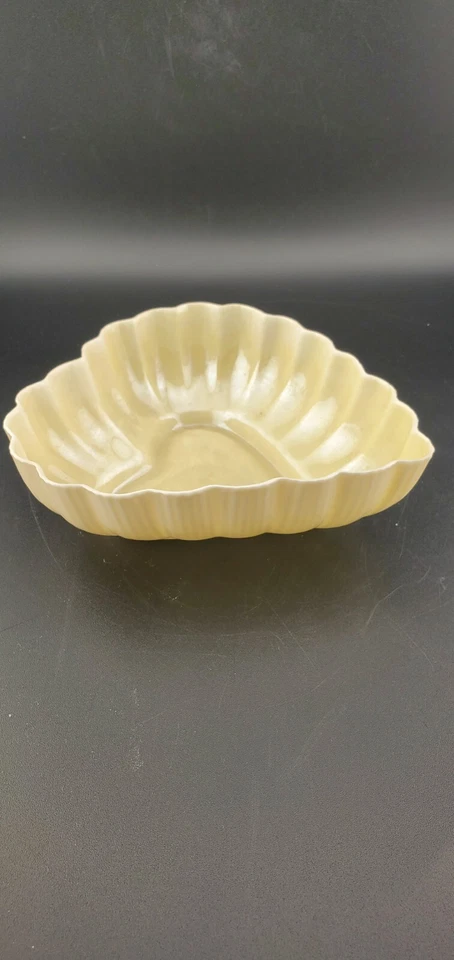 Plato de caramelo Belleek Ireland festoneado blanco brillo cuenco en forma de corazón San Valentín Foto 2 de 4