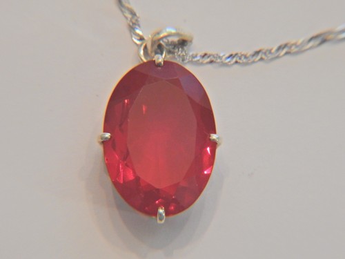 16 CT Fire garnet in .925 sterling silver mount with 18 inch .925 sterling chain - Picture 4 of 8