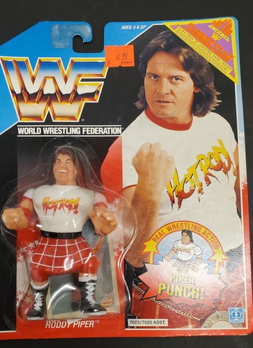 WWF HASBRO RODDY PIPER. COLLECTOR CARD INCLUDED FR...