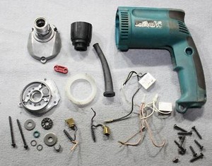 1802 Makita Bauschrauber 6824 Schrauber Motorgehäuse Griffdeckel und Kleinteile