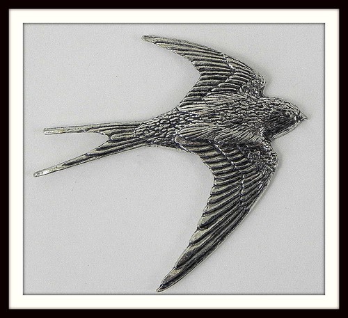 Broche de golondrina peltre de calidad: calidad artesanal - Imagen 1 de 3