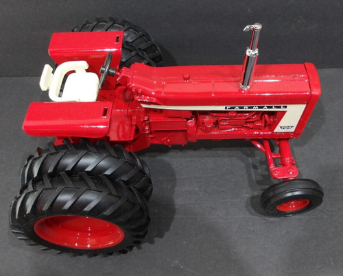 Ertl Case IH Farmall 706 Diesel WF Tractor Duals Tires 1998 LFTSE 1/16 #4759TA - Picture 3 of 20