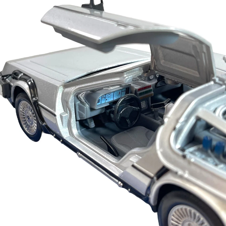 Modellino Auto Welly 1/24 Delorean DMC-12 Back To The Future 2 Time Machine - Immagine 4 di 4