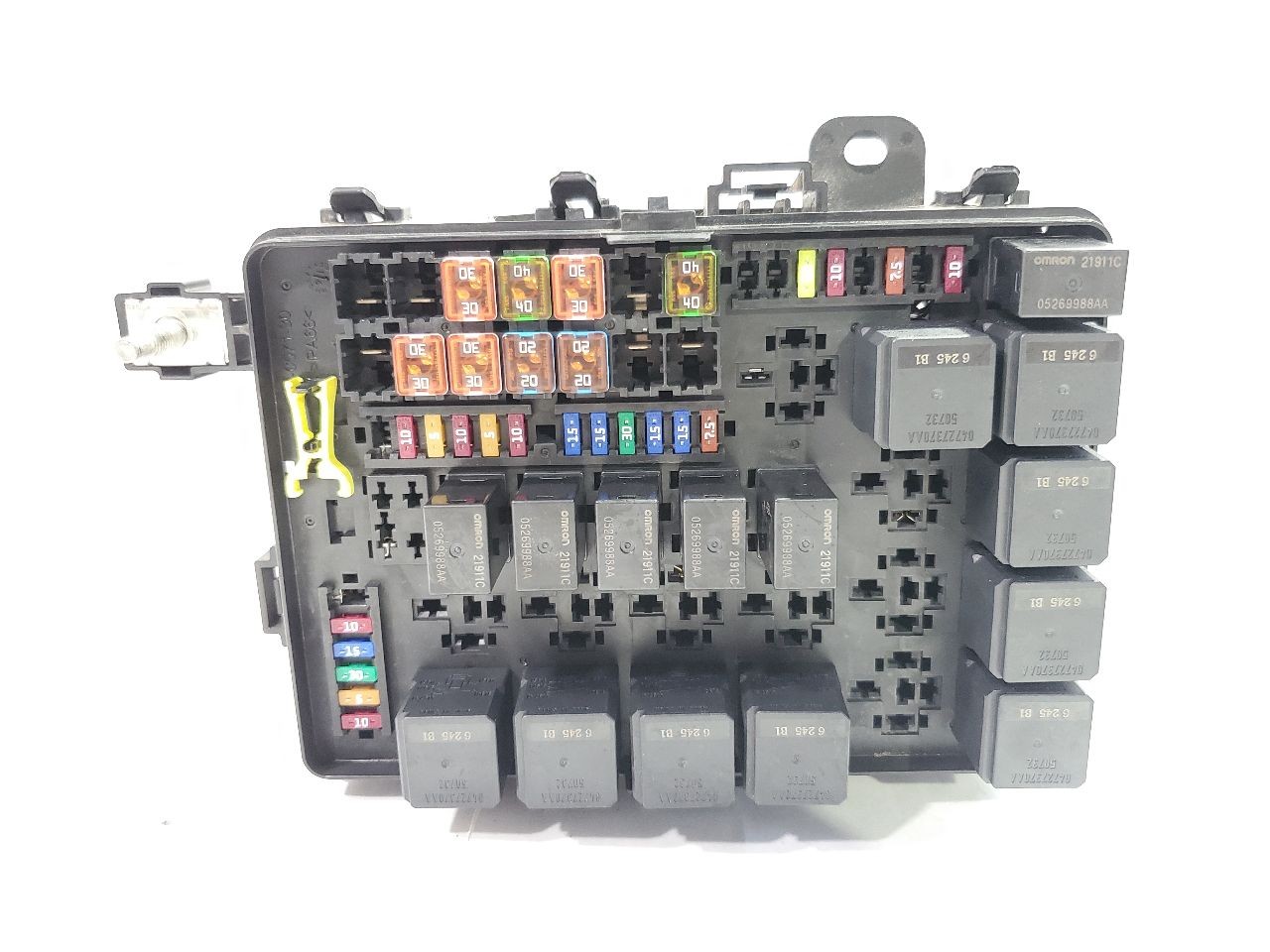 2017 Maserati Levante OEM Fuse Box 670035174