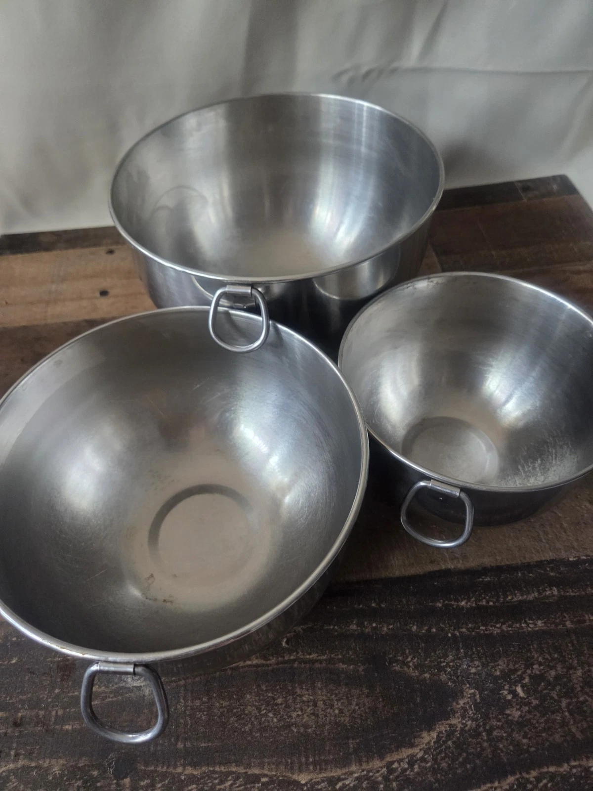 Vtg Stainless Steel Nesting Mixing/Batter Bowls Thumb Ring Handles Set of 3