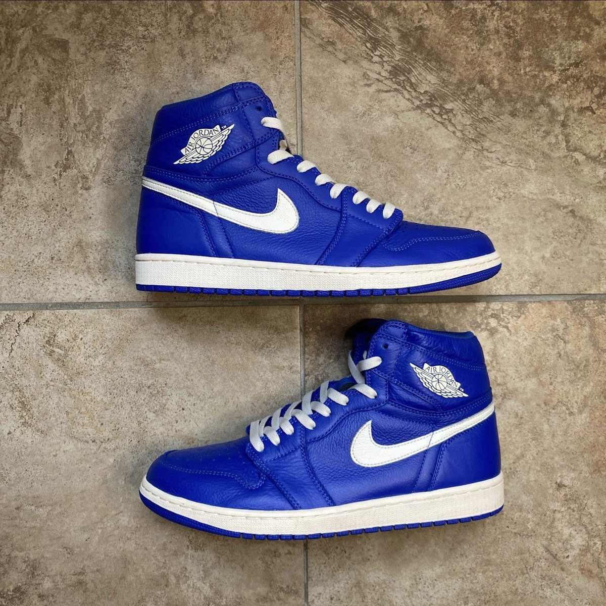 Air Jordan 1 Retro High OG “Hyper Royal” (2018) – Men display picture 2