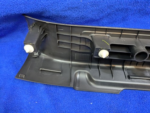 2009-2017 INFINITI QX70 FRONT PASSENGER SIDE DOOR SILL SCUFF PLATE TRIM OEM - Picture 11 of 12