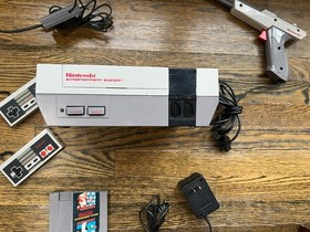Nintendo NES-001 Console Bundle w/ Zapper 2Ctrls Duck Hunt-Gun Smoke-Top Gun
