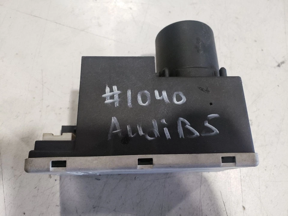 Bomba de cierre centralizado - Audi A4 1998 sedán - OEM 8L0862257 Foto 4 de 4