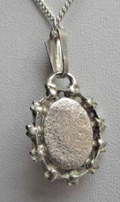 Collier Pendentif Vintage Camée Verre Bleu - Argenté - Ancien - Occasion Patiné