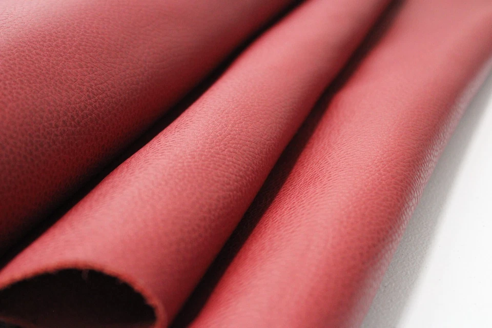 BURGUNDY LEATHER HIDE - 3.5 oz - 4.0 oz (1.4 - 1.6mm) - Leather for crafts - Image 3 of 4