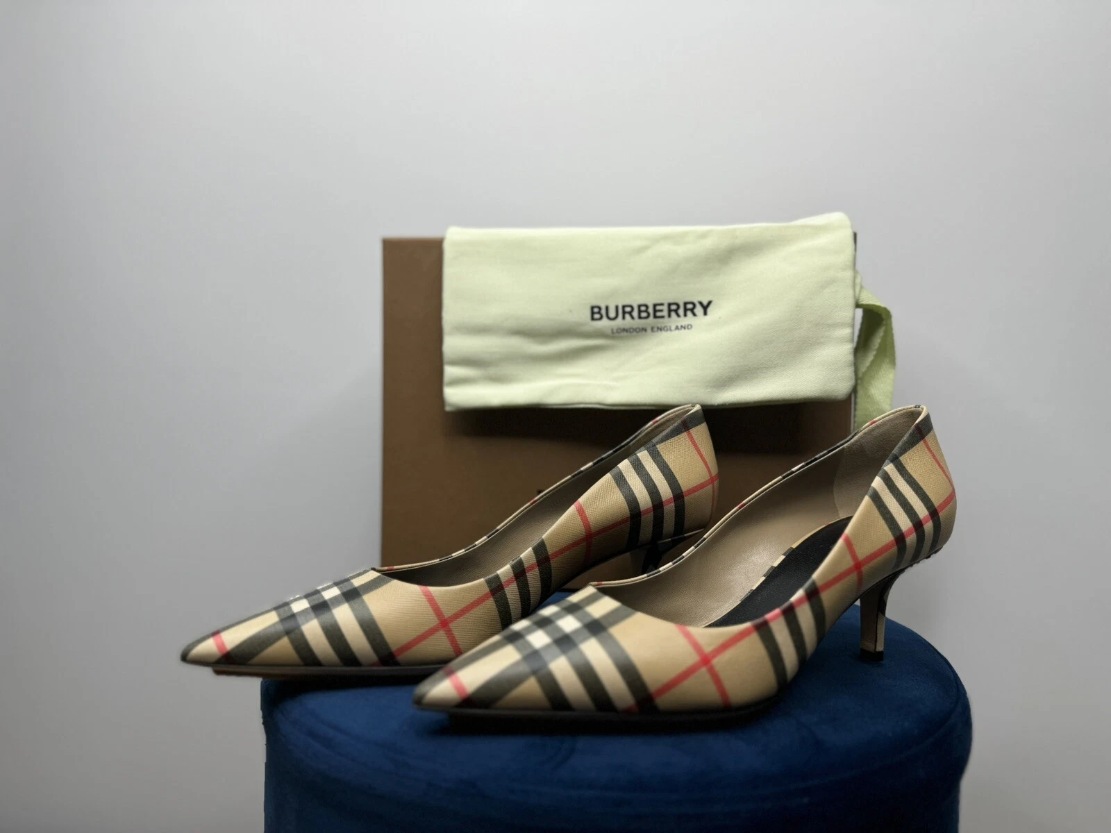 Burberry — Burberry women's pumps nova check beige new size 39