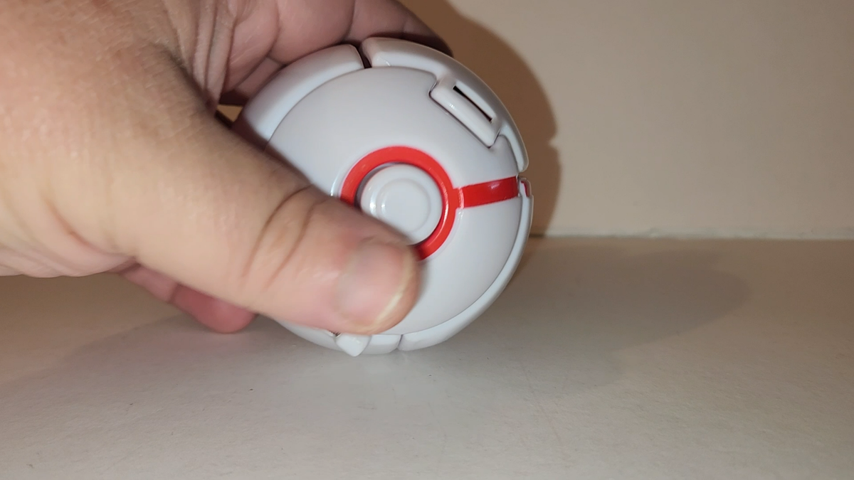 Pokémon PREMIER BALL Throw N Pop Pokeball Red & White Plastic