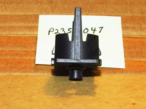 P235-047 EMD E8 DIESEL MOTOR HOLDER HO SCALE IHC/MEHANO FACTORY NEW PART - Picture 2 of 5