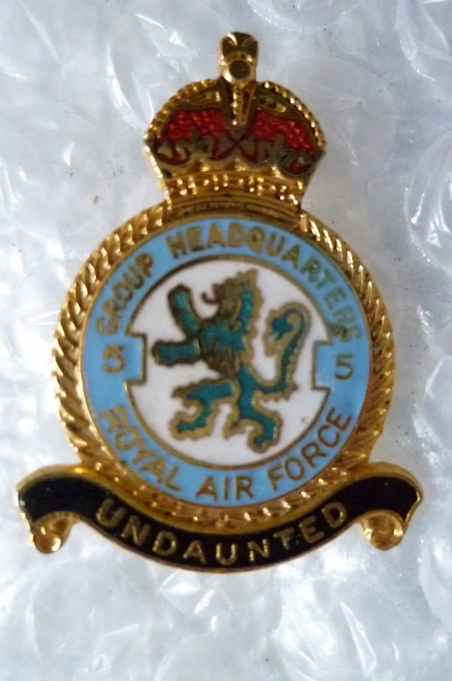 RAF 5 Squadron Group Headquarters Royal Air Force Brooch Badge Enamel Vintage - Image 2 of 3