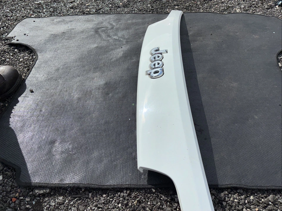 Jeep Grand Cherokee 2014-2016 puerta trasera puerta levadiza escotilla trasera con cámara OE T0496 DG Foto 2 de 4