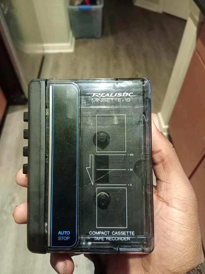 Grabadora de cinta de casete compacta Realistic Minisette 19 modelo 14-1054A Foto 3 de 4