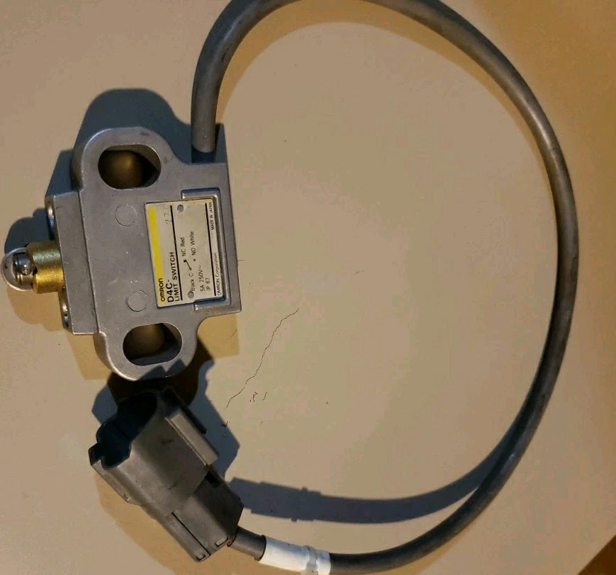 Interruptor de seguridad neutro Komatsu 14x-06-12120 para D41 D58 D61 D65 D68 D70 D85... Foto 2 de 3