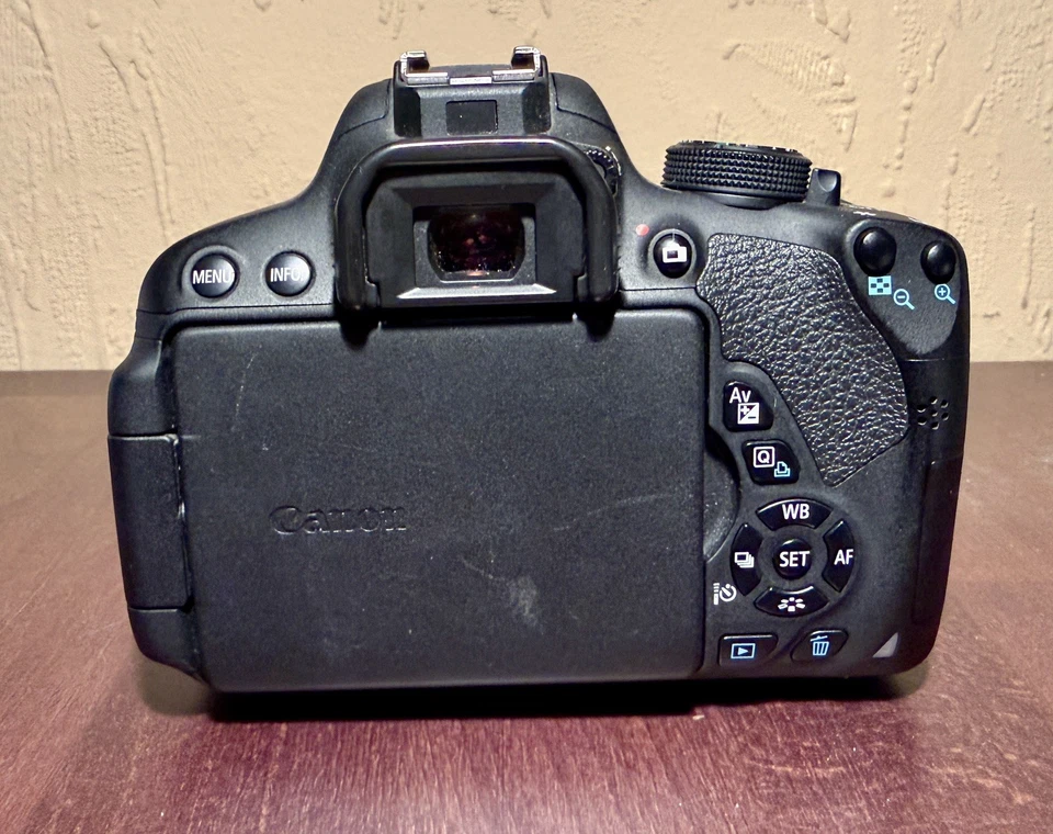 Canon EOS 700D Kit EF-S 18-55mm Objektiv - Bild 4 von 4