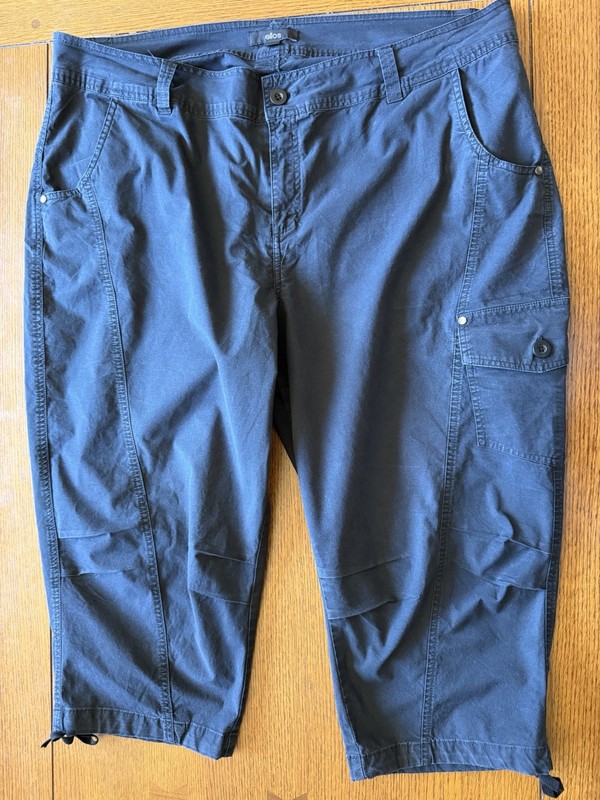 elos Women's Black Cargo Capris Size 22 Cotton Woven Pockets Button
