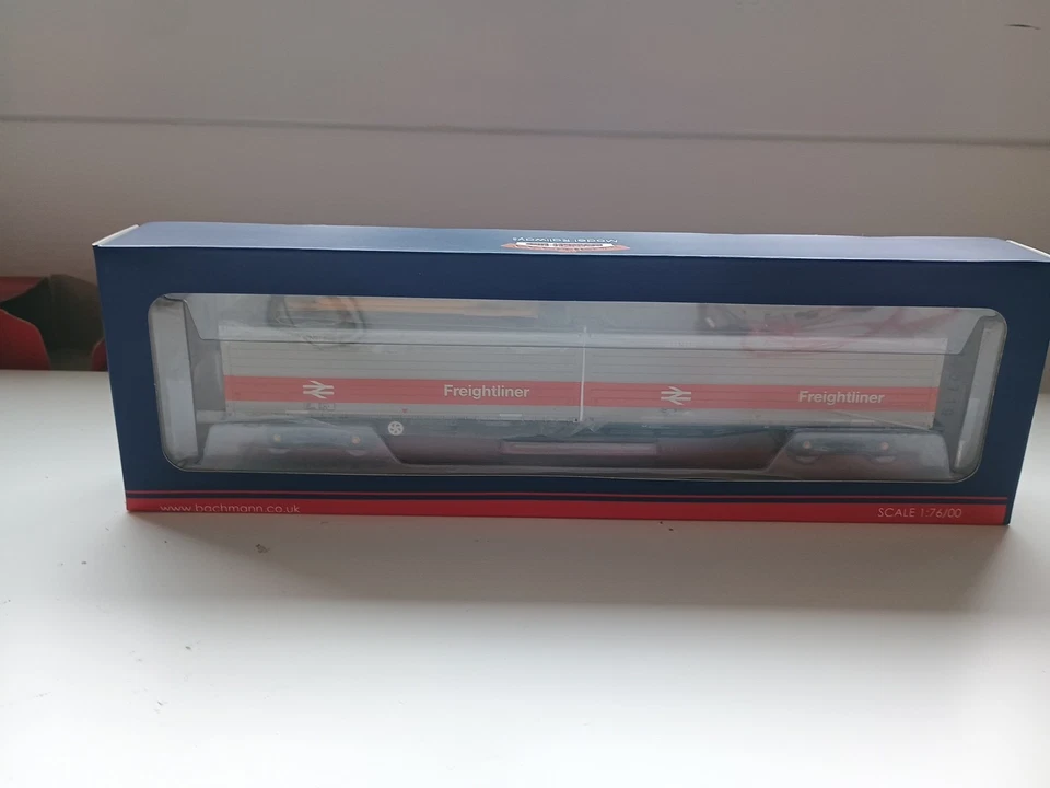 Bachmann 38-626 BR Blue Pre-TOPS FFA Freightliner car with 2x ISO Containers MIB - Image 2 of 4