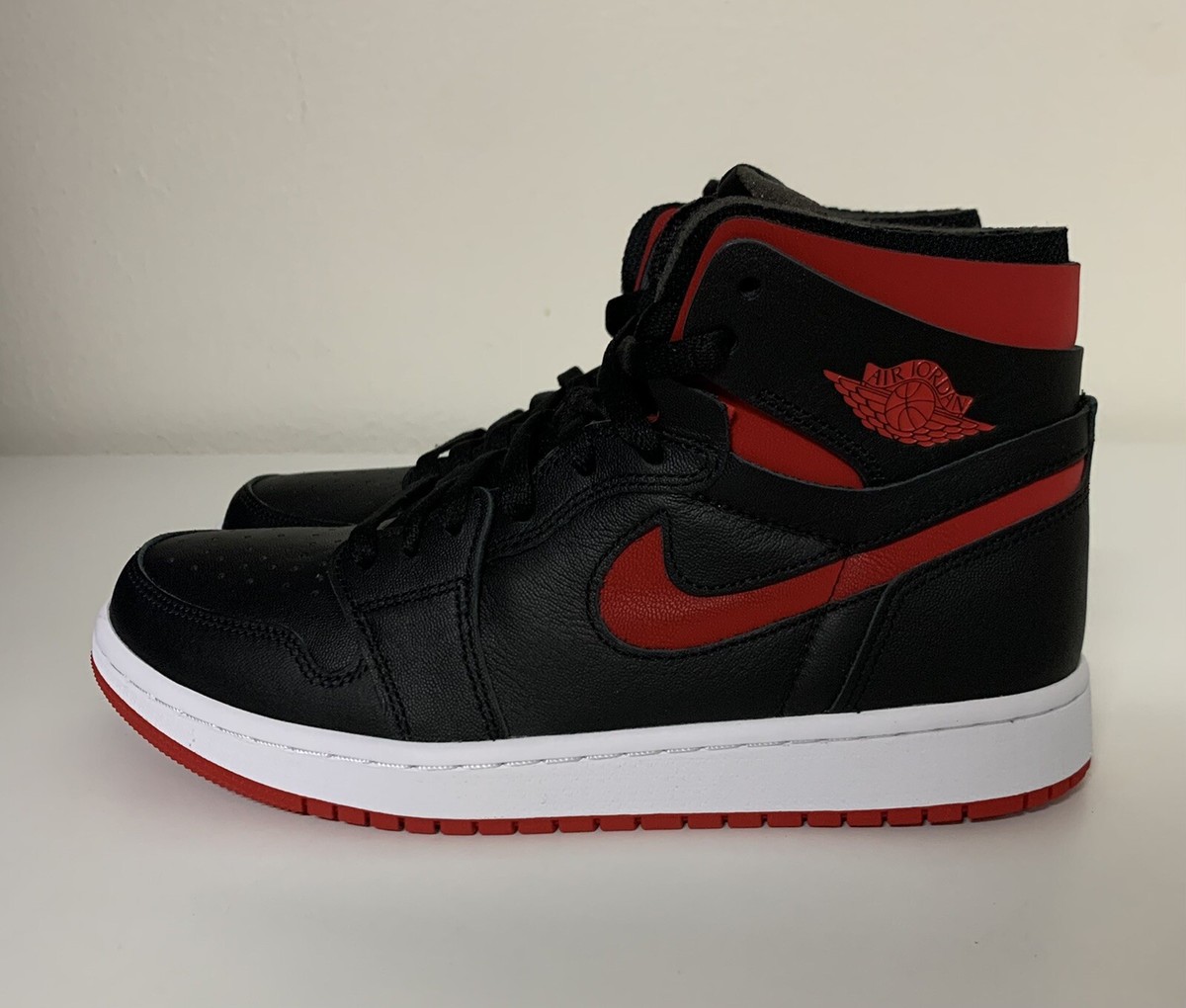 Nike Air Jordan 1 High Zoom CMFT Bred Women's Sz 8 Black Red White