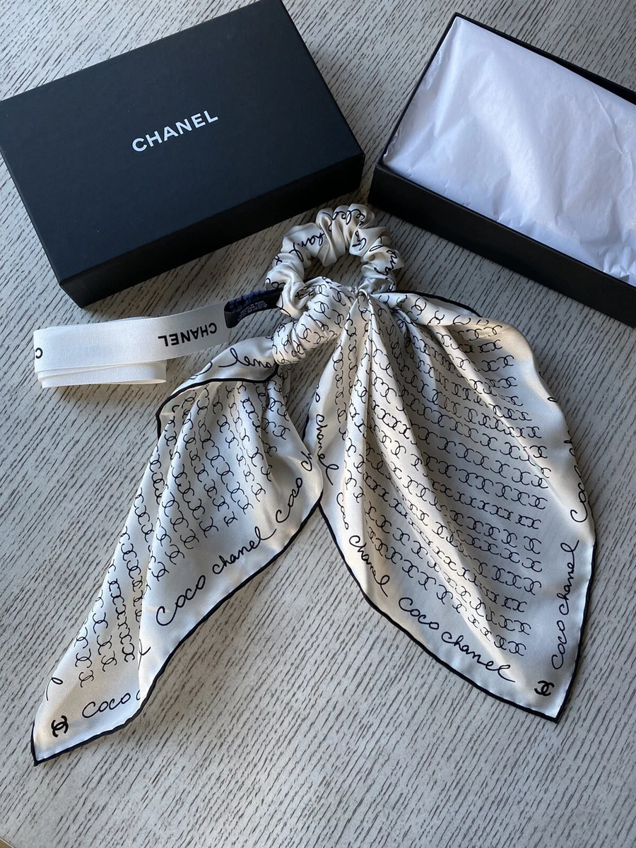NIB 100 AUTH Chanel 22C White Black COCO CHANEL CC Silk Scrunchie