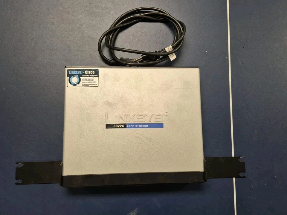 Linksys SR224 24 Port 10/100 Switch w Power & Rack Ears - Image 2 of 3