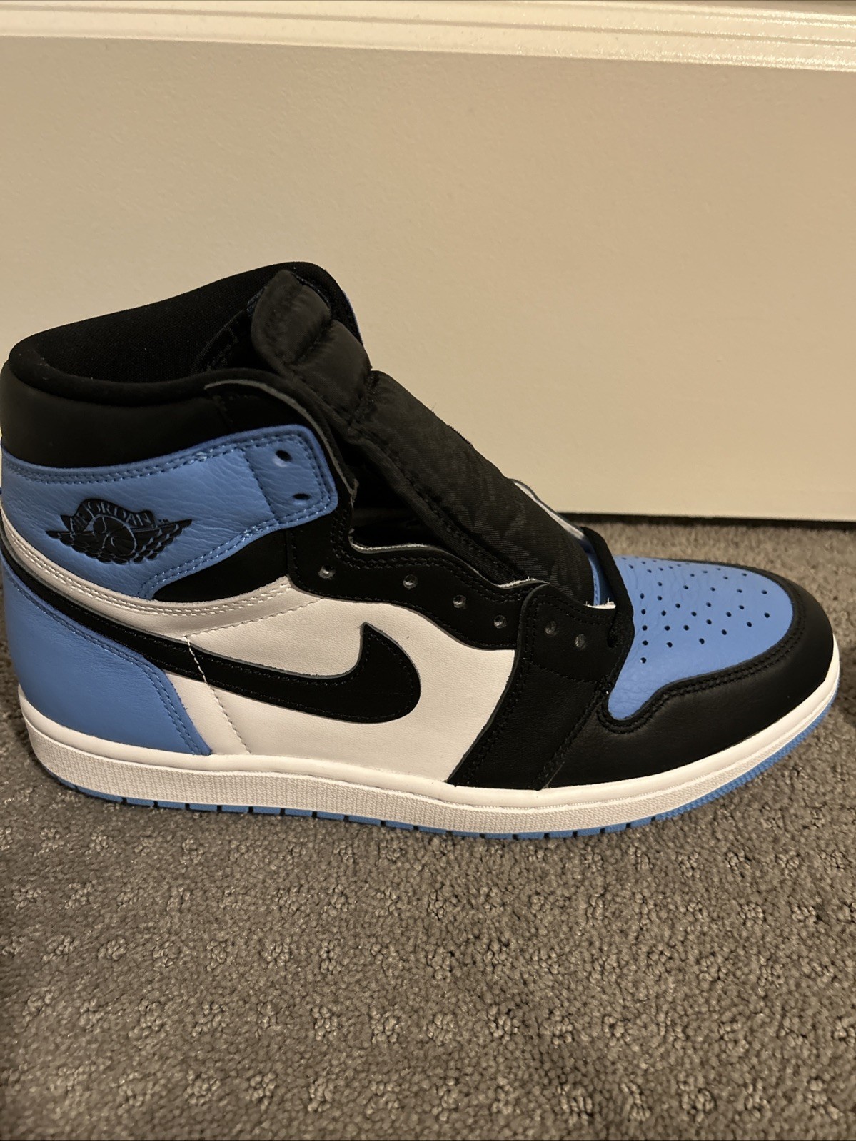 Nike Air Jordan 1 Retro OG High UNC Toe Size 11.5 DZ5485-400 thumbnail 4