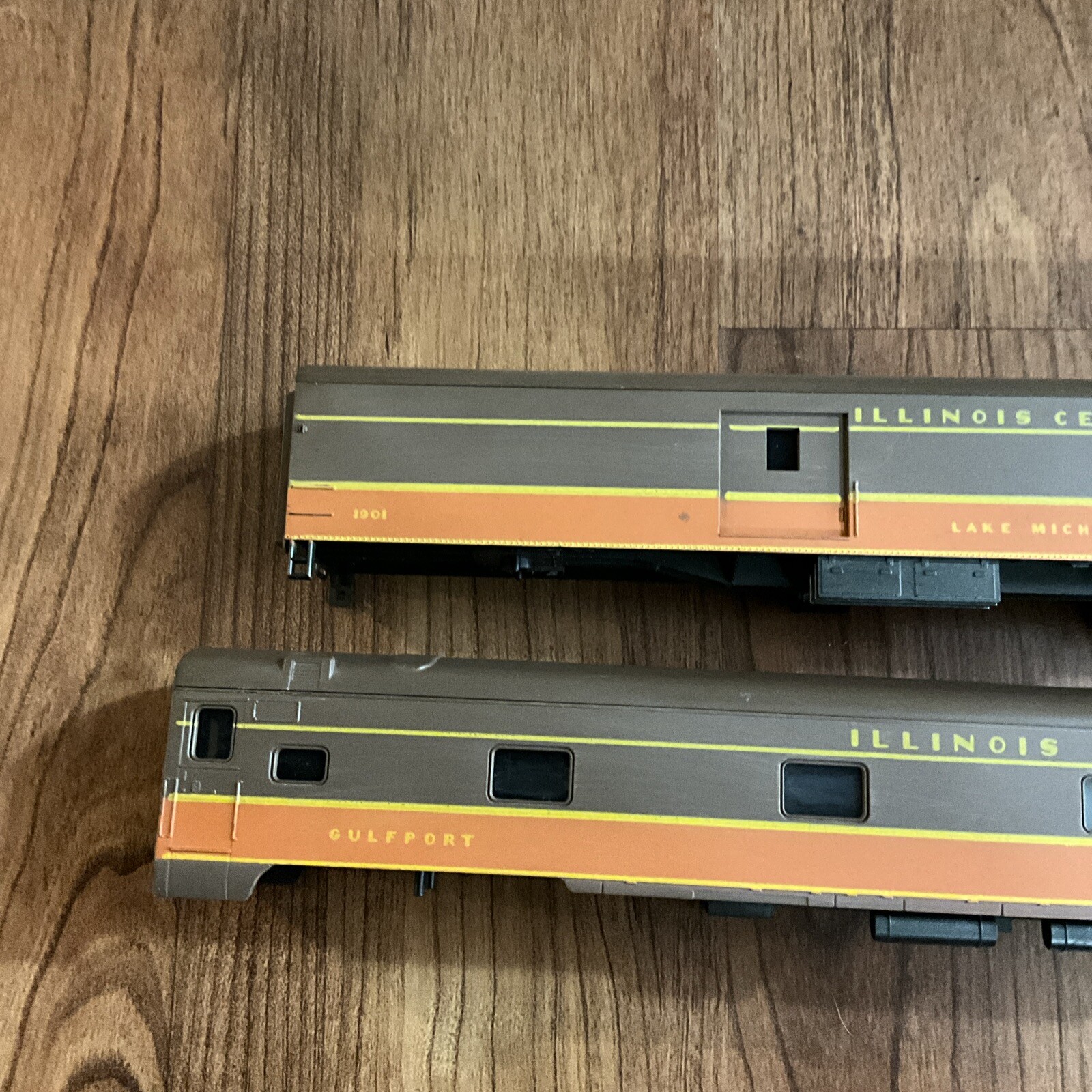 Rivarossi HO Scale Illinois Central Passenger Car Lot + Tempo 4022
