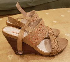 KENNETH COLE Reaction Two Band Dress Sandal, Size 8M, in Tan/Brown
